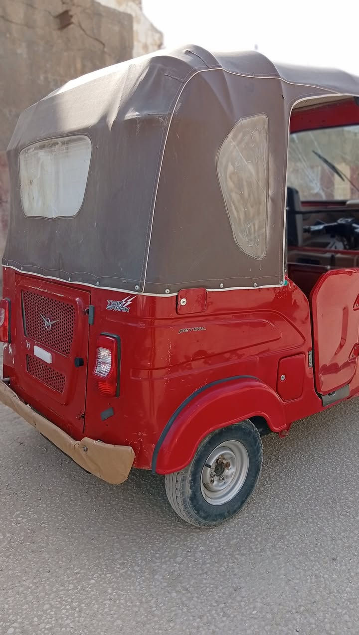 اسلام عليكم موديل 21شهر11
اوراق صادق وخالد 
مكفوله بس بيه طخه بل لغد ولباقي مكفول مكينه 
وكشر  مكاني الحمزه الغربي السعر 6800
وبيه مجال ***********
