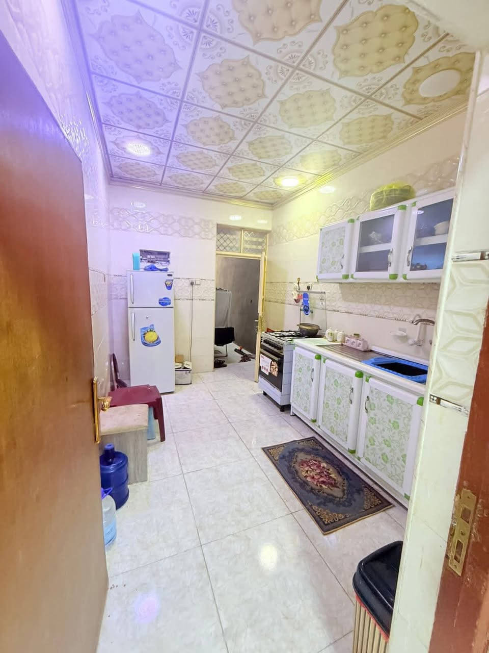 دار للبيع  100 متر قطاع 76 ثاني بيت عن الساحه ومجاور شارع البوريات بدايه الحي طابق واحد غرفه وصاله واستقبال ومطبخ ومكشوفه وصحيات داخليه وخارجيه وطارمه السعر 125 وبي مجال للاستفسار الاتصال على الرقم التالي التميز للوساطة العقاريه ***********
