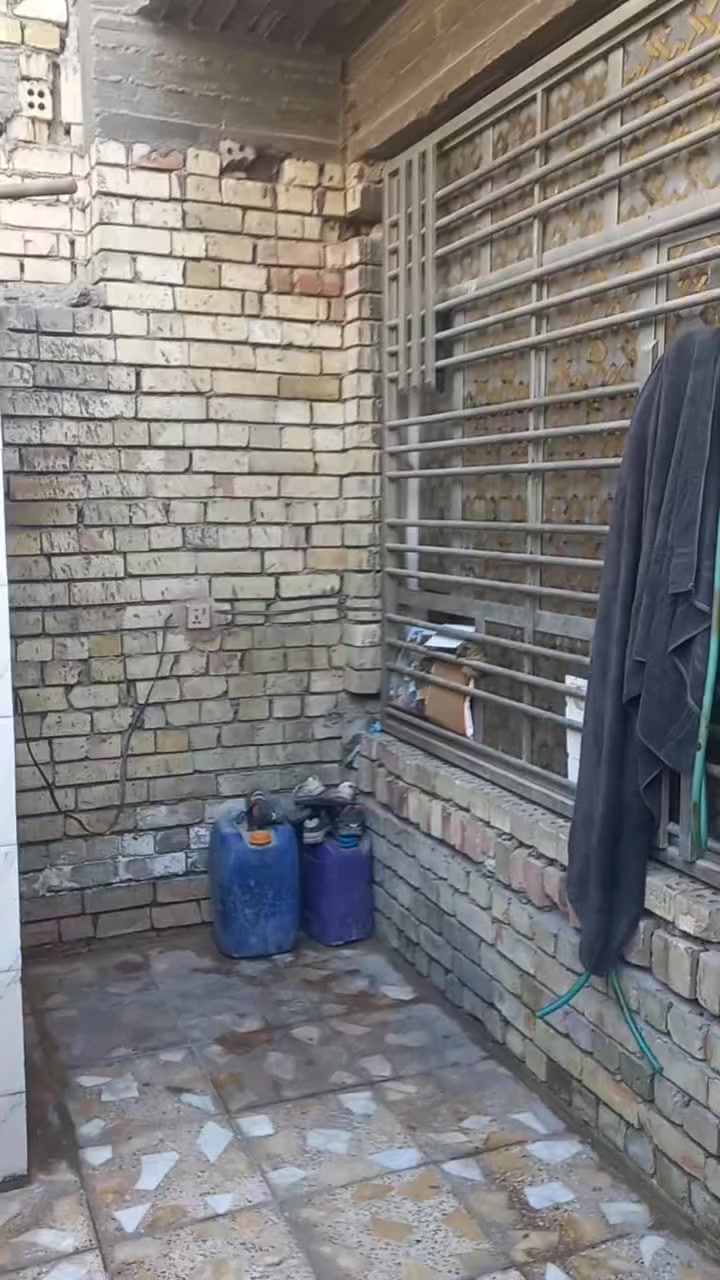 بيت للبيع الرئاسه شرع الساده ١٠٠ م الاستفسار على الرقم*********** السعر ٩٠مليون
