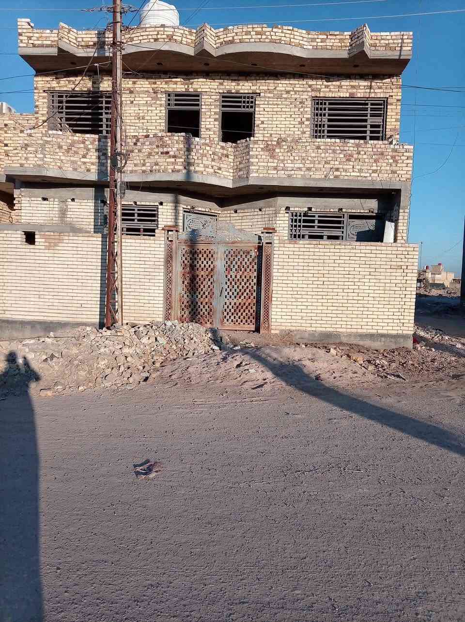 اللهم صلي على محمد وال محمد🤲
الدار للبيع حجي حسن زراعي سند 25 مساحه 
100//متر مربع طابقين شارع 20قرب أسواق العائله 
للاستفسار ***********
