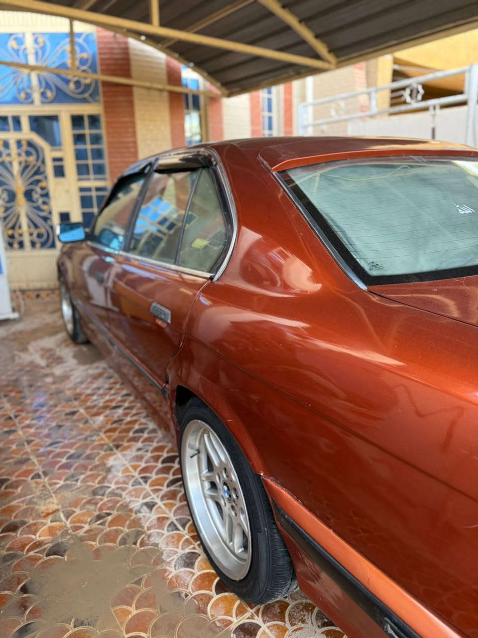 سلام عليكم لسياره لون مشمشي 525 موديل 91 السياره كير مكينه شرط الفحص مكفولات كفاله عامه السياره مختمه كلها M عندي نقص بالكهرباء وكاله عامه بأسمي تحويل تاخذه مني رقم اربيل النقص الي بل كهرباء اشاير بيهن طبك تخلي فيوز يطك وبنكه مال تبريد محتركه وسلايت يطلع صوت بس مينزل وتبريد نقصه قايش 
سيارة قوية ومرتبه نقوصات كلش بسيطه
رقم التواصل ***********
ديالى بعقوبة
السعر 55$
