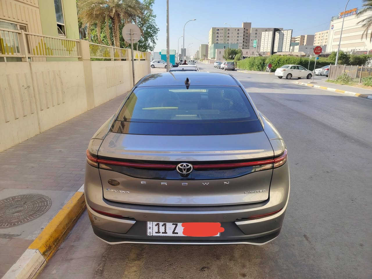 السلام عليكم
كراون 2025 بلاتينيوم هايبرد 
مكينه 2500تيربو  
اللون مميز 
مرقم بغداد بسمي تحويل ثاني يوم 
ماشية 6500
فول مواصفات 1/1 
 الضرر موضح بلصورة 
الباقي كل مكفول  
فول مواصفات 
كشن خزن ميموري 
دخول ذكي اربعة ابواب 
مقاعد اماميه تحكم 
مقاعد اماميه تدفئ وتبريد 
مقاعد خلفيه تدفئ 
تدفئ استيرن 
تشغيل عن بعد 
سستم سماعات jbl 
حساس امامي خلفي 
توفق ذاتي 
لايت 4 عدسات 
استيرن كهرباء 
فور ويل 
تبريد قطعتين 
تشغيل عن بعد 
خمس انظمه قيادة 
كامره 360 درجة 
حجم 21
بدون اي نقص 
السعر 31 ألف دولار   وبية مجال بسيط 
مكاني بغداد بسماية  بيع فقط
رقم الهاتف ***********
