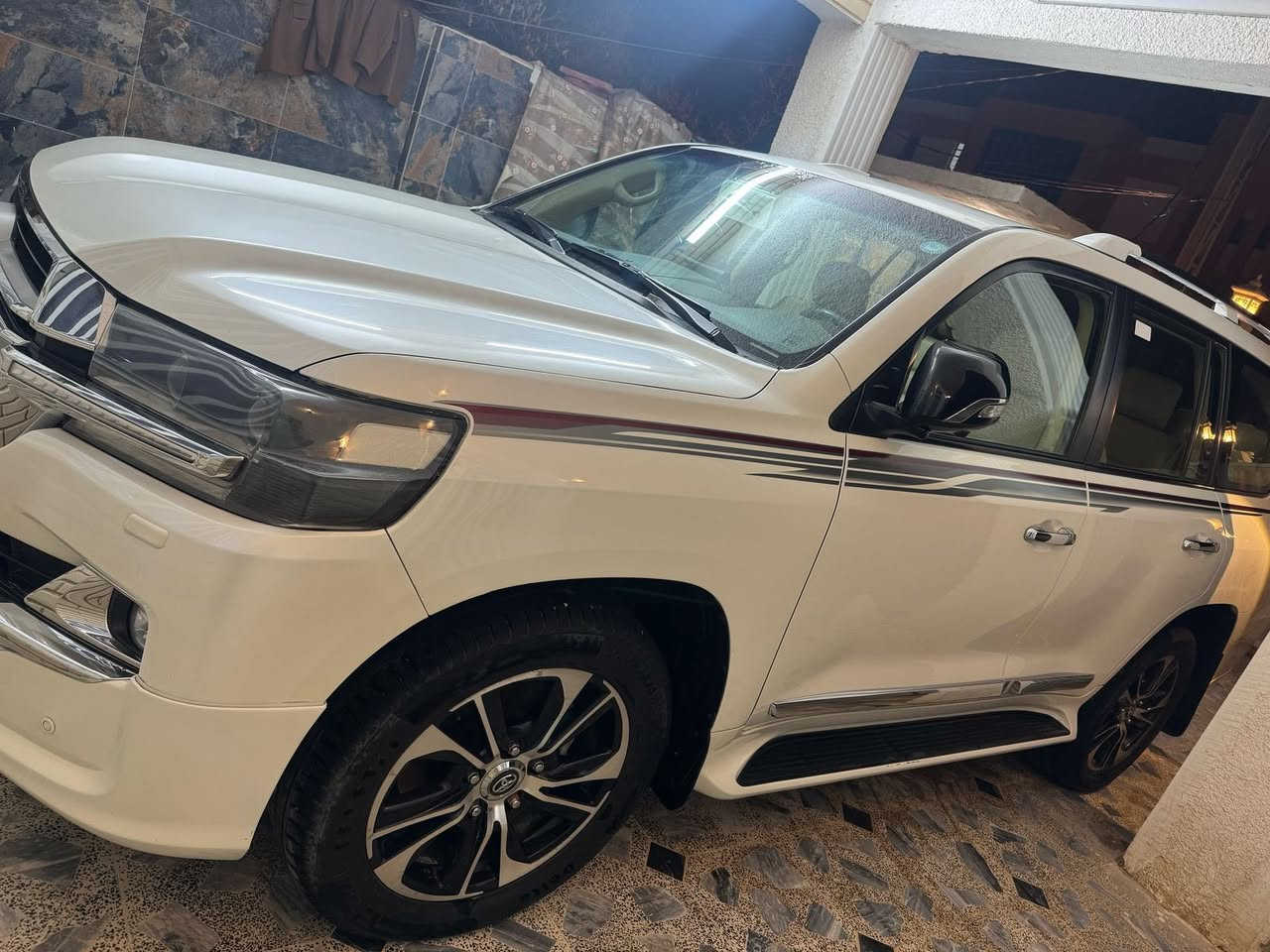 السلام عليكم لاندكروز GXRمحرك8سلندر مكفوله من الصبغ وسونر بالمنشور رقم اربيل سنويه وهزه جديده ما بيهه نقص ماشيه98 للبيع فقط مكاني سامراء***********
