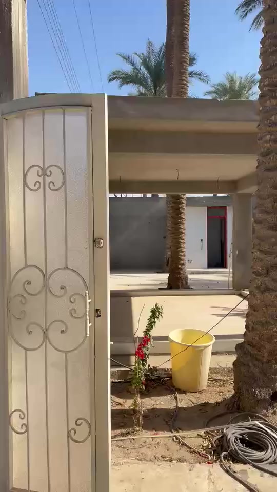 سلام عليكم بيت حديث مساحه ٨٢٠ متر طابو ملك صرف منطقه عرافيه غريب سده سعره ٣٥٠ مليون بل عافيه عل ياخذه *********** تحويل مباشر بسمنه
