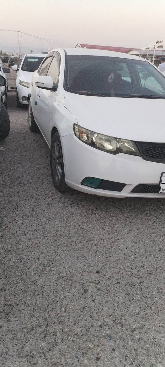 كيا سيراتو موديل ١٢ كير اتوماتيك سيارة بيها ٣ قطع صبخ بشرط بدون معجون بدون دواخل كير محرك بشرط تحويل وكاله بشرط سياره تبريد ثلج سياره حيل حلوه مال جناي جاهز مقدمه ٤٥ كل شهر ٣ سعر حسب انتفاق اي استفسار انتصل ع رقم *********** خاص مغلق اقصاد بس اهل موصل
