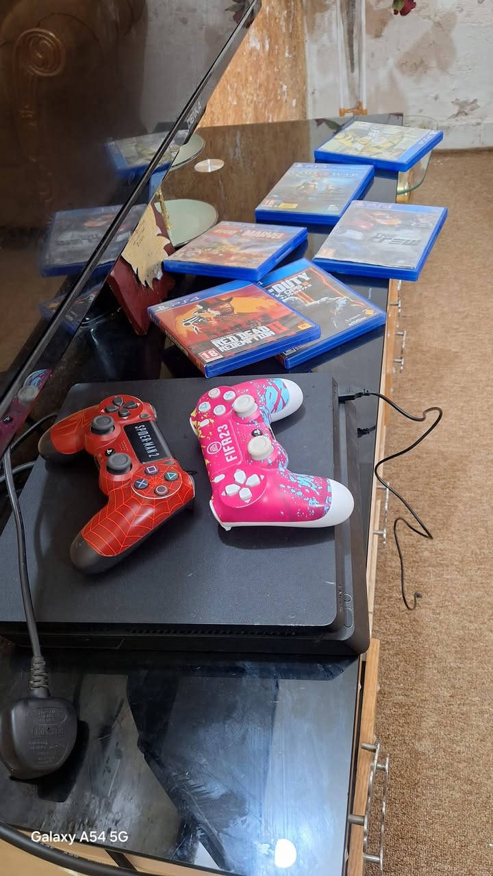 بلي 4سلم ستعمال قليل معه يدات وقراص السعر 275بي مجال قليل
فقط نتصال ***********
