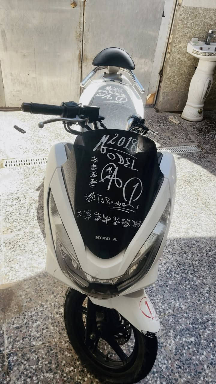 السلام عليكم 

*للبيع – دراجة PCX الجيل الثاني*

- *النوع*: PCX ياباني جيل ثاني
- *الحالة*: مكفولة ونظيفة
- *السعر*: 1,800,000 دينار عراقي وقابل للتفاوض للجادين فقط
- *ملاحظات*: دراجة جاهزة، ما تحتاج أي تصليح

للاستفسار والاتصال: [***********]  
المعاينة: [بغداد/مدينة الصدر]
