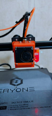 طابعه 3D ماركة ERYONE ER20 مستخدمه هالطابعة شكد مستخدمة تقريباً، وبيها...