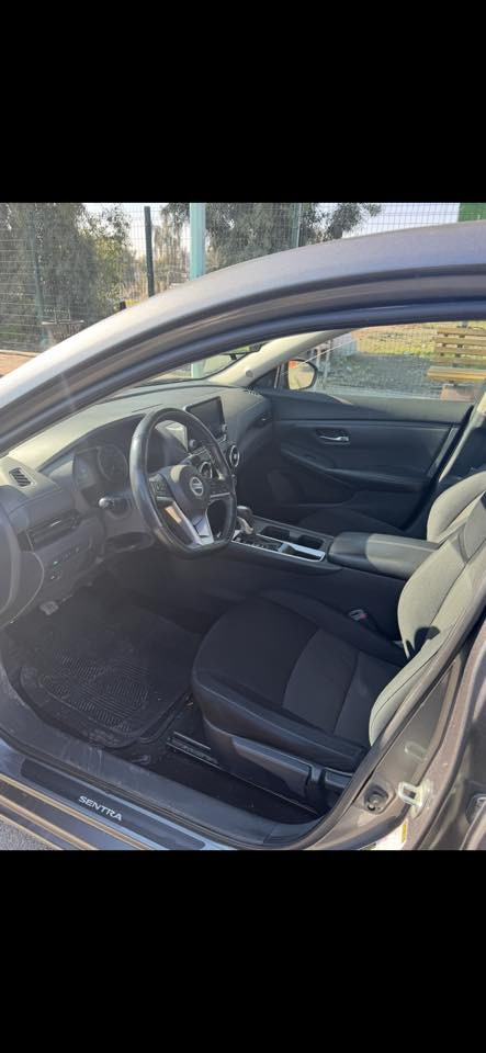 نيسان سنترا موديل 23 
الضرر نصف بوند فقط بدون دواخل 
***********
