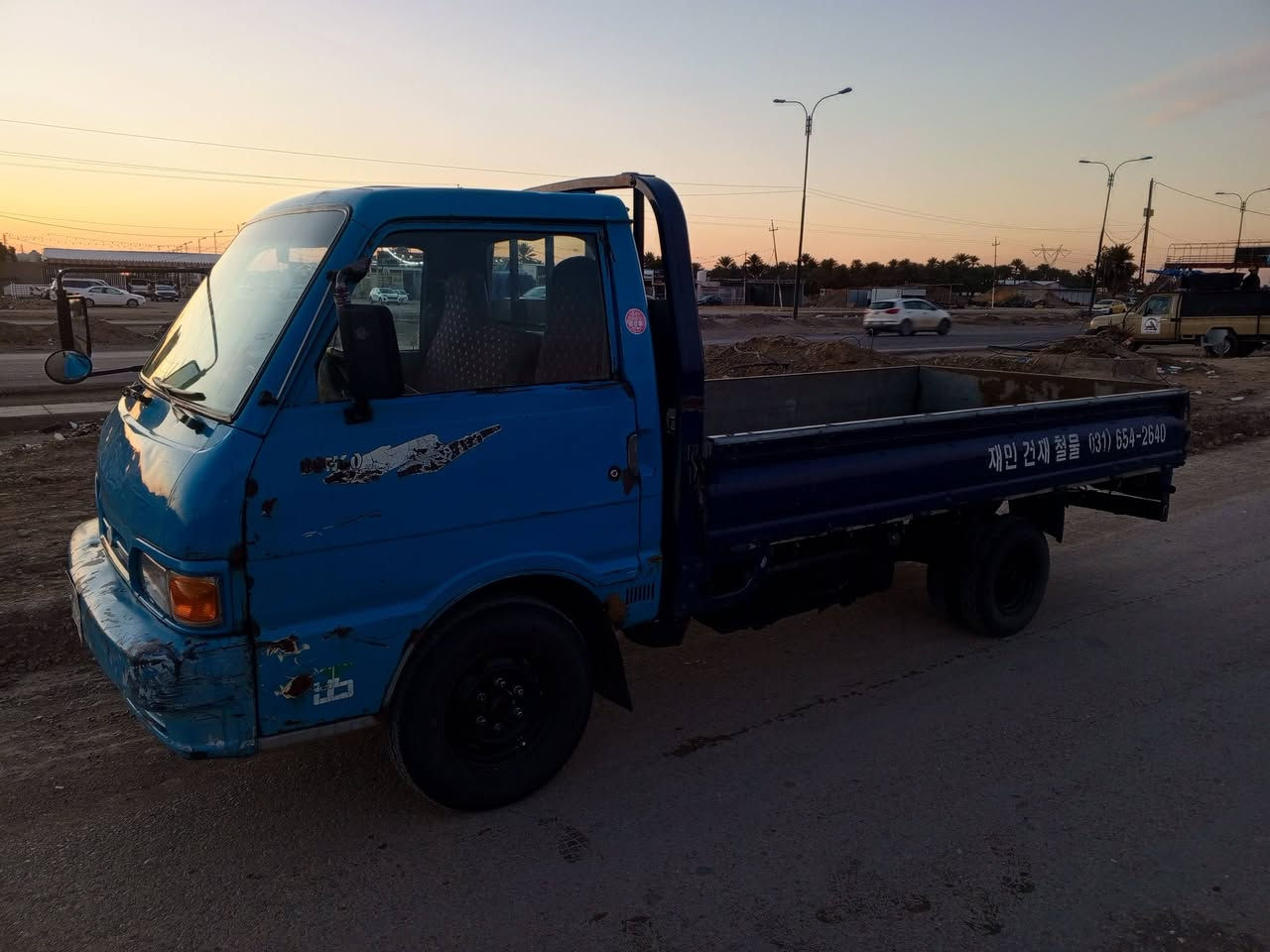 السلام عليكم سيارة للبيع كيا حمل 96 السيارة كفالة عامة شاصي كير محرك تخم تاير السيارة خير من الله جاهزة رقم بغداد الماني تحويل ثاني يوم السعر 50$ وبيهة مجال الشراي ***********/***********
