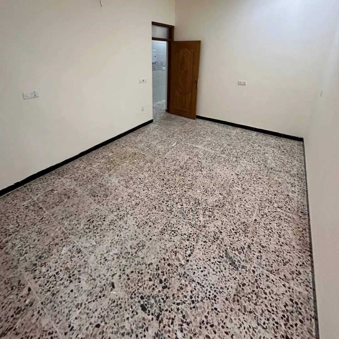 دار للبيع طابو زراعي سند ٢٥حق التصرف طابقين/ ٣غرف نوم /٢حمام واستقبال ومطبخ توين بناء حديث جاهز //١٠٠م //الدوانم نهاية الشرطه الخامسة قريب جدا عن الشارع العام ١٥م وعن الشرطه الخامسة ١٠٠م خدمات كاملة 
للطلب والاستفسار   *********** يوجد واتس اب
