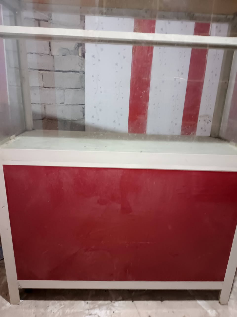 السلام عليكم ميز للبيع  السعر خاص
***********
