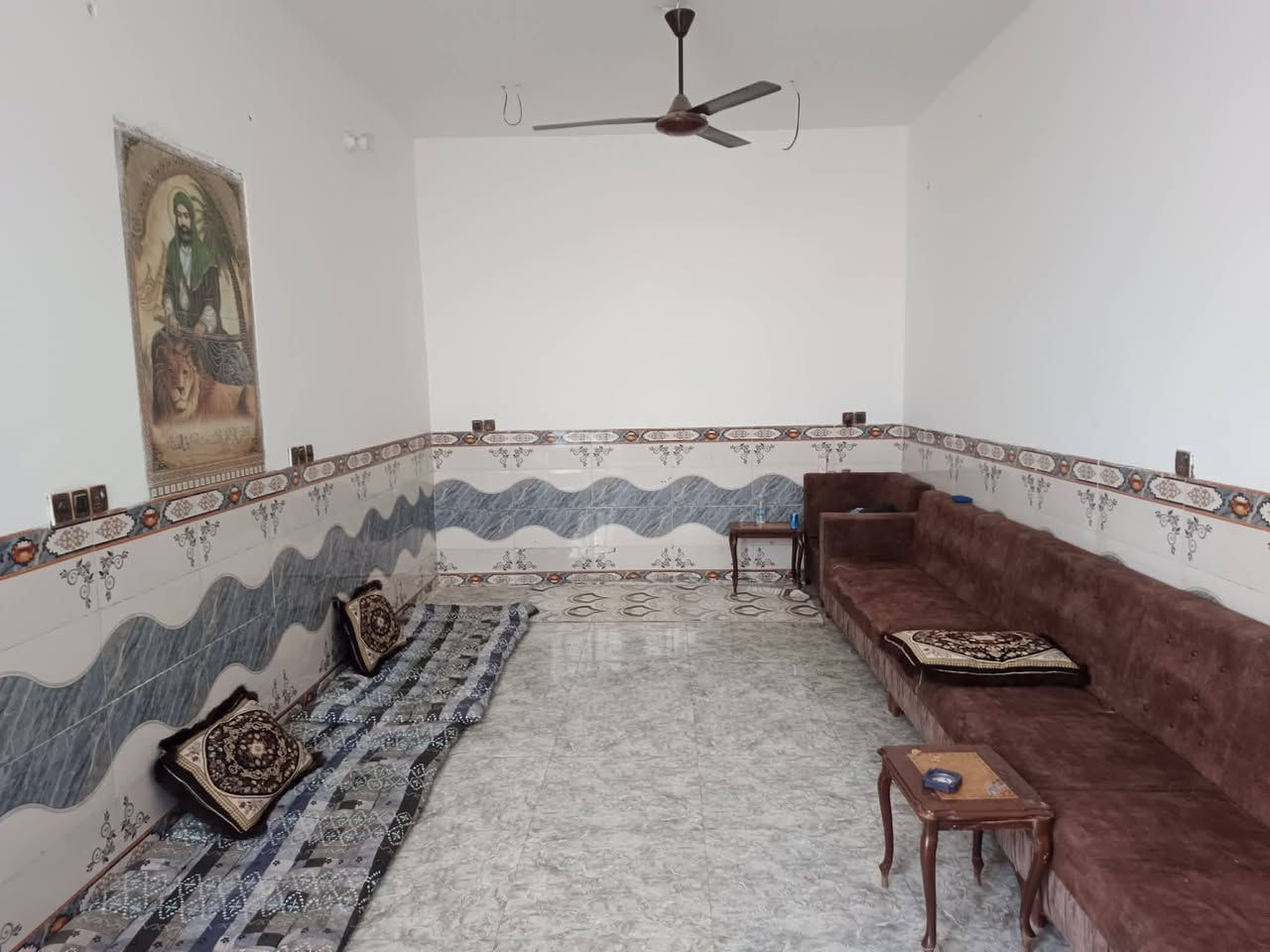 دار البيع عنوان نهاية حي عدنان
شارع عشرين مقابيل الزراعي   

المساحه 150 متر في السند  اما في الواقع 170 متر طابو صرف يحتوي على  غرفة وصاله ومطبخ واستقبال. ومجمع صحيات داخل وخارج  وغرفه واحده في الطابق الثاني @ 

 استفسار عل ارقام ‏‪***********‬‏
