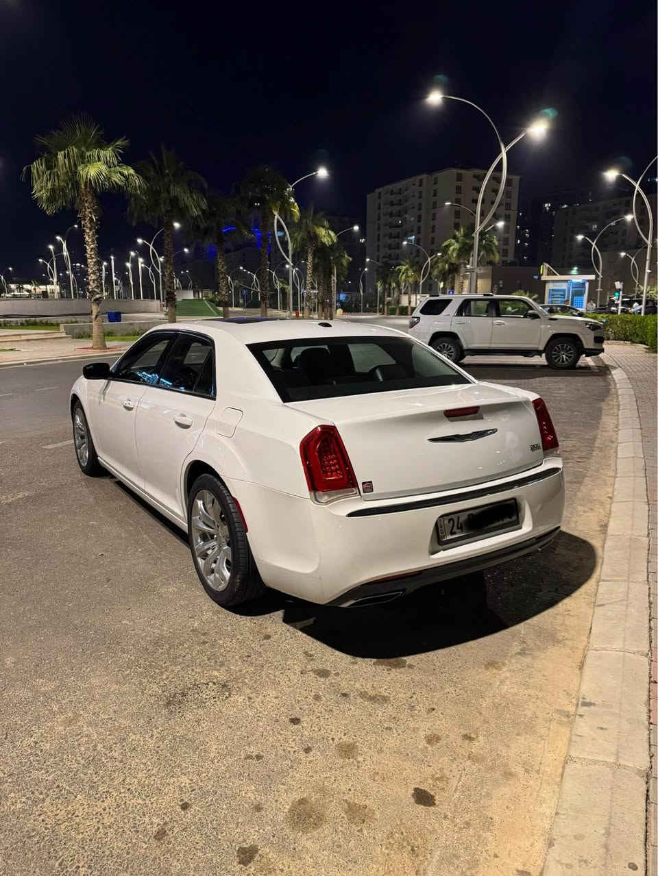 السلام عليكم 
اوباما 300 Limeted موديل 2016
 وارد كندي كفاله عامه السياره كلش جديده استخدام شخصي 
رقم شمالي دهوك 24 هسه صار اسبوع من جددت السنويه ل2031 
محرك 6 سلندر 3600 
فول مواصفات بانوراما فتحتين 
كشنات جلد  شاشه جبيره تدعم كار بلي 
تخم تاير جديد ويل 20 
كفاله من الصبغ والبارد والتبديل 
العنوان/ البصره 
للاستفسار *********** البصرة, العراق
