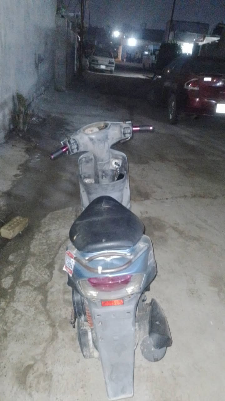 مرخص ابو اكروب سلام عليكم شباب جناي الدراجات نارية اخوان للبيع دراجة نارية ماكس جديده منغولي سرعه ١٢٠ محركه كهربائية شغاله هندر شغال كج بانزين شغال دبلات شغاله اشاير عالي ناصي شغال دبل رماش هورن شغال ابريك خلفي شغال سلف شغال نقصها بس عداد السرعه يعني واير مال قمجي ابريك امامي فقط الباقي شغال سعره ٥٠٠وبيه مجال حك الجيه مكاني الدوره حاليا عرب جبور ساكن عندي ماسنجر واتساب هذا رقمي كورك ***********
