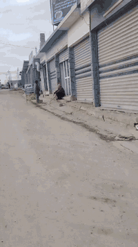 عروضات مكتب صكر الهاشمي 
ارض للبيع حي القوسيات خلف اسواق ابو علي 
مساح 160متر 8في 20
السعر 40 وبي مجال الاستفسار على الرقم وتساب 
***********
***********
