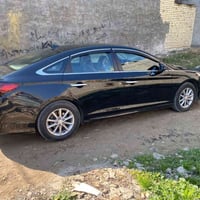 للبيع سوناتا موديل 2018 بيها وارد جاملغ امامي وربع بنيد وبيها باب خلفي...