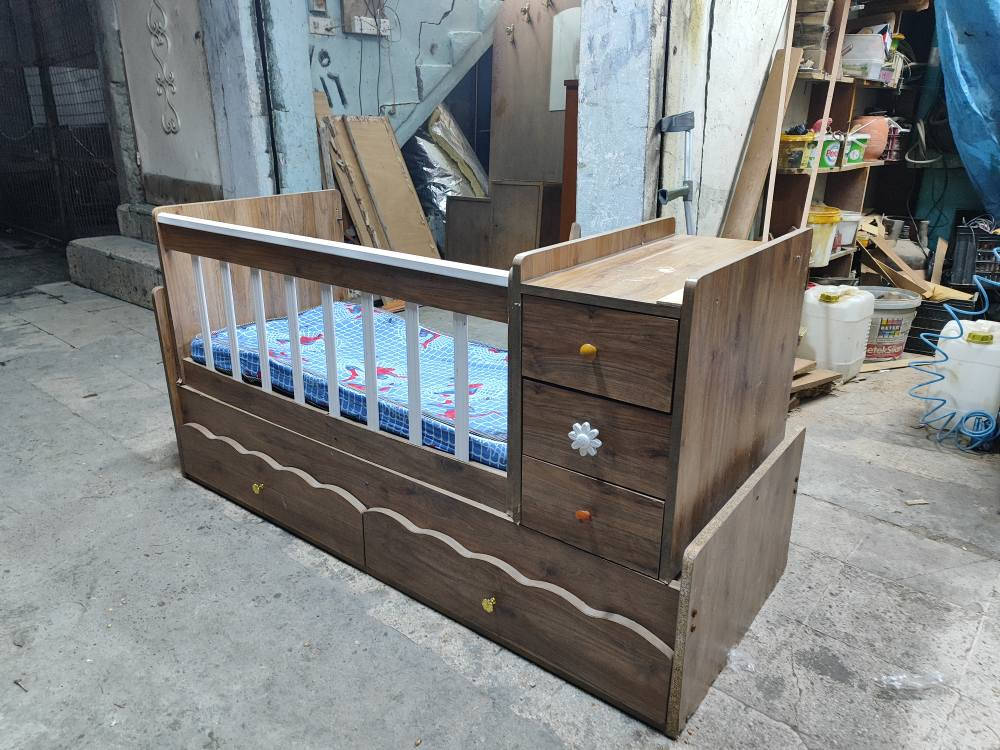 تخت طفل نضيف السعر 40 الرفاعي 
*********** موصل, نينوى
