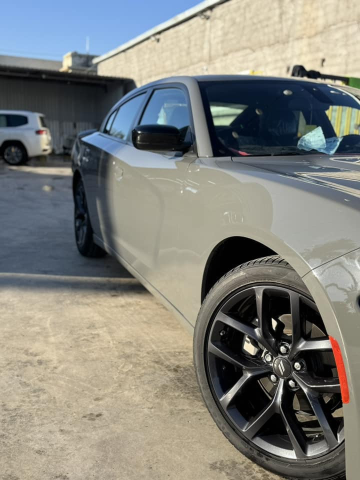 السلام عليكم اخوتي
الي يدور نضيف ومكفول من كلشي 
للبيع دوج جارجر 2023 النداء الاخير لون سمنتي

السياره كفالة عامه من الصبغ وال بارد والتبديل
بدون ايرباك بدون حادث الدعاميه خلفيه واكعه ونفسه مرجعيه 
رقم الشاصي بلمنشور كير مكينة كفالة
ماشيه 24 الاف فقط
رقم اربيل تحويل مباشر 
محرك 3600 تو ويل 
السياره وضع الشركه ونضيفة بمعنى الكلمه 
 مانقصه كلشي  وعليه بوليش جديد وطبقه نانو سيراميك 
مواصفات SXT 
شاشه جبيره كاربلي 
كشن كهرباء 
كشنات حضن
حساسات خلفيه  
زنون بلادي 
ويل حجم 20 
تشغيل عن بعد وبقية المواصفات معروفه 
سعره. (   288   )ورقه وبيه مجال بصيط
مكان السياره كربلاء ***********
