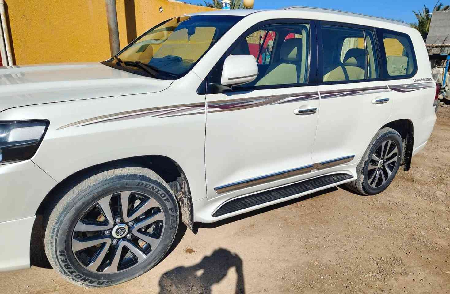 سلام عليكم
لاندكروز موديل 2019.    رقم بغداد ألماني بسم شركه 
مواصفات ابريم مكفوله كفاله عامه 
عنوانها ديوانيه مركز 
التواصل ***********
سعر 560
