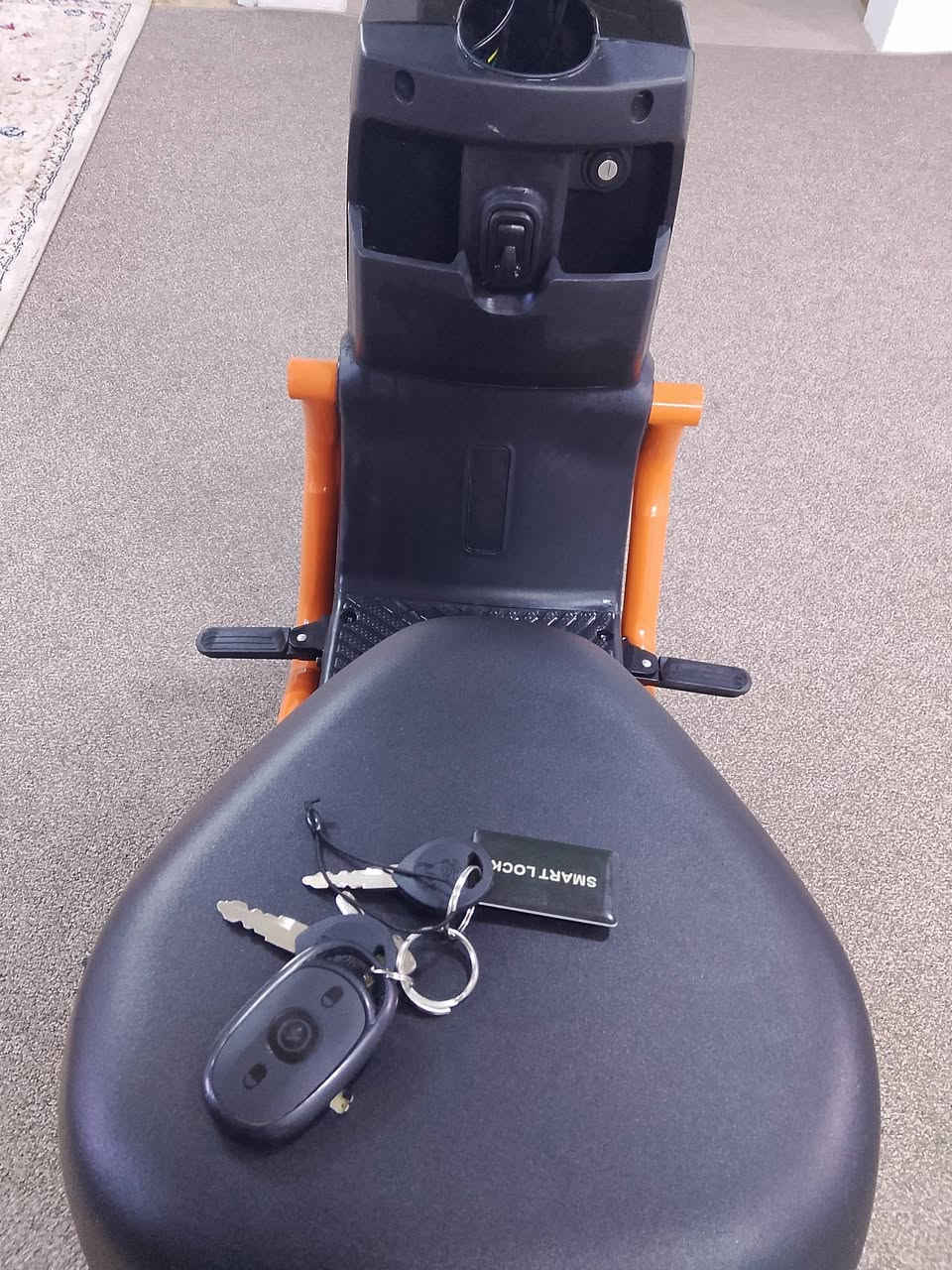 السلام عليكم للبيع دراجه شحن نوعية ام عيون فولل مواصفات بصمه تشغيل عن بعد وكارت وسويج لد قوز قزح ملون كهربائيات كله شغاله 4بطاريات بشرط و4سرع استعمال قليل مكان شقلاوة والشراي اجيبه اربيل رقم الاتصال ***********سعر مناسب 380بيه مجال بسيط
