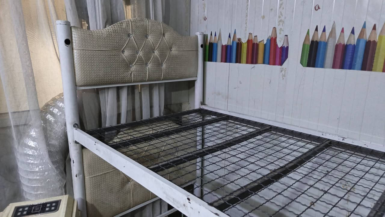 جرباية طابقين مع كامل ملحقات من دون أي نقص مع فراش عدد ثنين إسفنج طبي، القياسات الطول m2×m1، مستعمل قليل السعر 100 وبيها مجال بسيط، العنوان الأمين الثانية قرب بانزيخانة الأمين، الرقم للتواصل ***********
