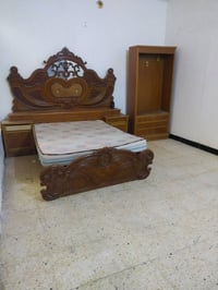 غرفة نوم زاوية • ميز ومرايه • جرباية