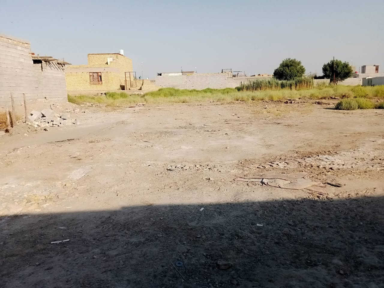 السلام عليكم قطعه 200 م واجهيه 10 ونزال 20 قرب المحلات البرتقاليه قرب المتنبي تبعد عن الشارع100 متر الرئيسي  سند 25 زراعي سعر مناسب طريق الزبيديه ❤️*********** ❤️***********

