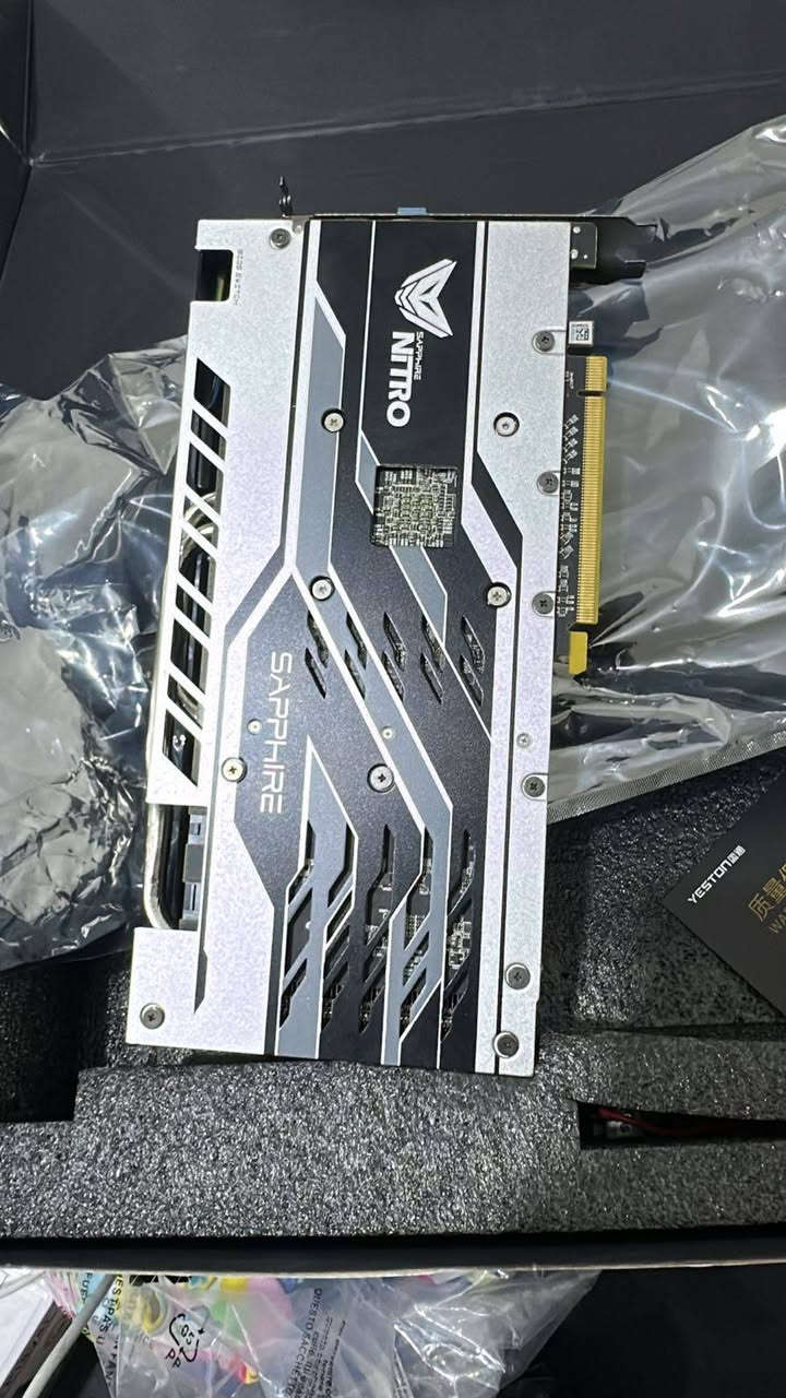 Sapphire Nitro+ RX 590 (8GB) 🚀
​لعشاق الأداء العالي والميزانية الذكية! متوفر الآن كرت الشاشة RX 590 النسخة الأسطورية Nitro+ الزرقاء (أو النسخة الخاصة). هذا الكرت هو النسخة الأسرع والأحدث من الـ 580، وبأداء يتفوق بمراحل!
​لماذا هذا الكرت تحديداً؟
​✅ الأداء: أقوى من الـ 580، يعطيك إطارات (FPS) أكثر في الألعاب الثقيلة.
​✅ الذاكرة: 8GB GDDR5 (مثالية لـ Warzone و Cyberpunk وألعاب 2024).
​✅ التبريد: نظام Sapphire المزدوج (Dual-X) المشهور بقوة التبريد وهدوء الصوت.
​✅ المنافذ: يدعم Dual HDMI (ممتاز لنظارات VR) و Dual DisplayPort.
​✅ الحالة: نظيف جداً وجاهز للعمل الشاق

السعر  110 مع التوصيل


**إذا كنت صاحب هذا الإعلان وتريد حذفه لأي سبب، رجاءا أرسل رسالة إلى الدعم الفني**