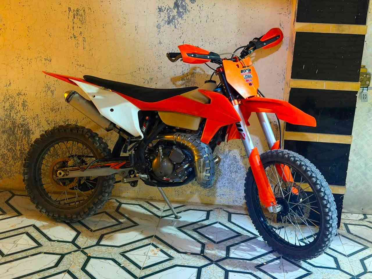 سلام عليكم
للبيع 
قفاز KTM خبط 
محرك 250 
موديل 2024 
داخل داتشو ستعرض بغداد 
كفاله من كلشي 
شراي فقط !؟ ***********
