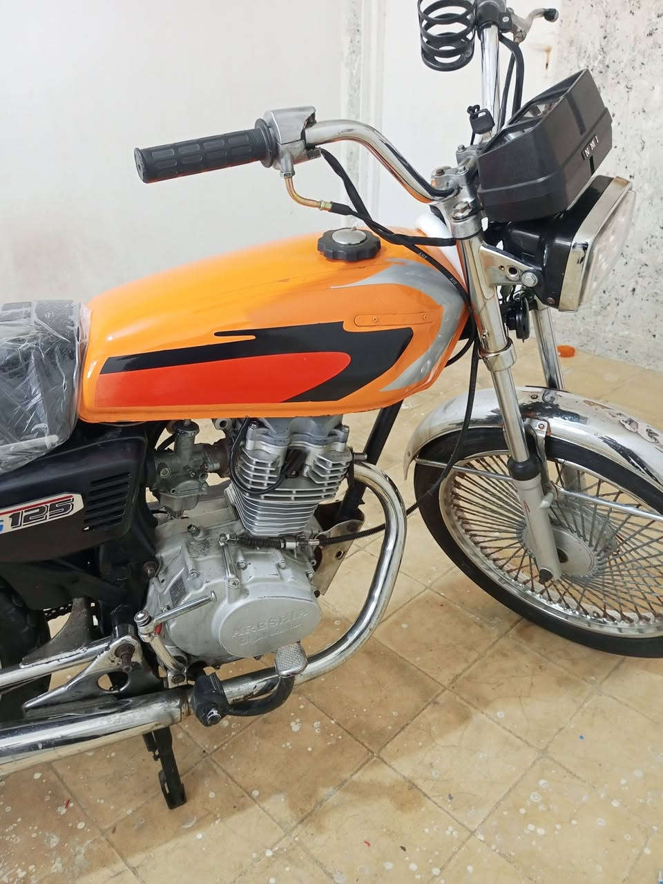 سلام عليكم دراجه ايراني ارشه لبيع نضيفه دراجه كلك بدون اوراق دراجه متعوب عليه مفتوح مره وحده درجه شلعه ومعدل كهربائية كله شغاله ضفيره جديده سعره 550بيه مجال لطيبين مكانك ميسان المجر الكبير 
رقم ***********
واتساب ***********
