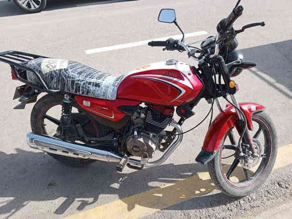 سلام عليكم دراجه شاينك للبيع موديل 23 مكينه شرط بجيس ماطور احله من صوره سعر 875 وبي مجال حك جيه مكانه ديالى جلولاء اي استفسار تصل عرقم ***********
