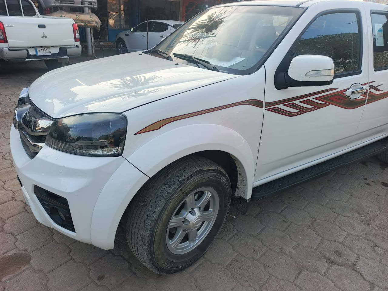 سلام عليكم كريت ويل ٢٠٢٣
السيارة جاهزة من كلشي كير مكينة حدادية خير من الله 
تدفئة وتبريد شغال  
كشتات جلد
كشن السايق كهرباء 
شاشة كبيرة  بيهة باردات شوية 
 مكان لسيارة واسط الدبوني لسعر 125 بيهة مجال 
***********
