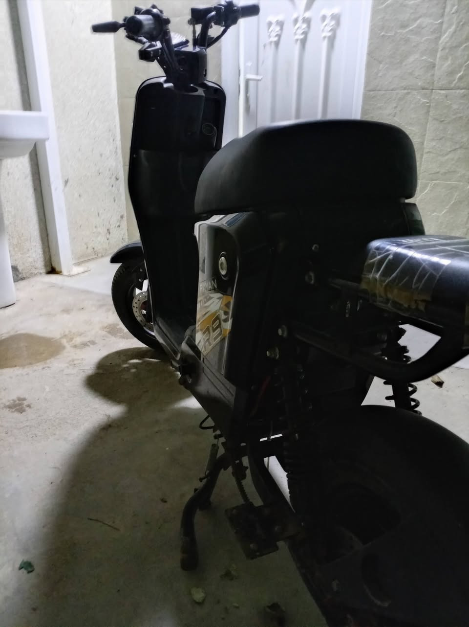 دراجه  R9 مديل 2024
دراجه الريان 
البطاريات: 32امبير
 راجع بك
الاشارات
والملف نضيف 
دراجه نضيفه كلشي جديد السعر 300 قفل 
*********** رقم واتساب
