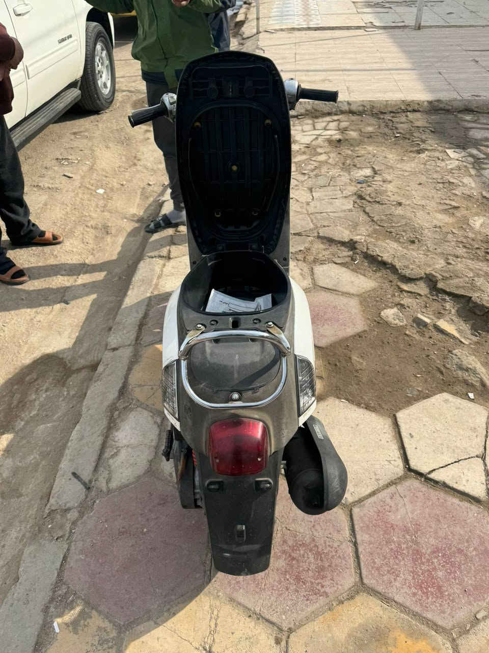 سلام عليكم دراجه ماكس بوليس صارله شهر من طالعه من الوكيل شتريته مليون وميتين وراده هسه 950 بيه مجال وبكاني ابو رمانه *********** بعده بجيس جديده نتصل وني خادم
