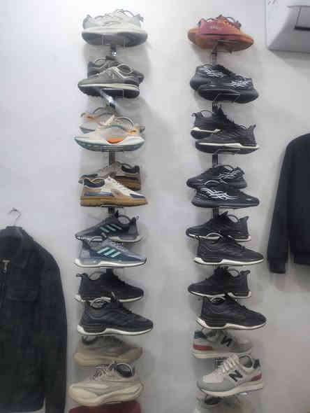 سلام عليكم احذيه باله نضيفات
 سعر القطعه 10 الاف القياسات
 من 40 لحد 42 مكاني ناصريه
 حي اريدو شارع مستشفى القلب
الاتصال او مراسله عله صفحه
***********
