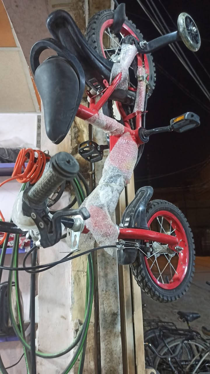 سلام عليكم .تتوفر كمية بايسكلات كارتون (نص حاوية )حديد ثقيل اشكال والوان مختلفة .جمله مستعجل على بيعهن اكرر مستعجل على بيعهن .الاحجام 12.14.16.18.مكانهن كربلاء 
للاستفسار***********
