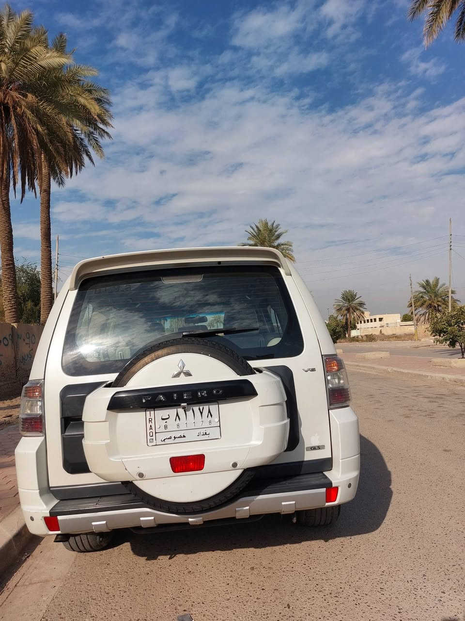 سلام عليكم                                              ياالله اللهم صلى على محمدوال محمد
سياره غنيه عن التعريف 
سياره باجيرو حبتور فول واحدعله واحد
سياره بيه جاملغ ايمن تبديل اصلي و بيه بارد ع كد شبر جاملغ خلفي سياره حلوه و نضيفه السعر  145 وبيه مجال 
موديل 2010
محرك3500
سياره بأسمي 
مكان سياره بغداد 
لتواصل عله رقم ***********
وات ساب موجود
