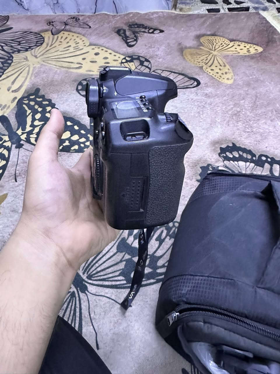 سلام عليكم كأمره كانون D40 مستخدمه كلش قليل بعده جديده مصور بيه بس 4 صور او جنت ضامه زوم عدد 2 شريط رقبه ثنين تحويله مال نقل من الكامره لجهاز تايبسي جنطه شاحنته رام واحد تيره بطاريه عدد واحد او كوم شغلات بعد عندي وياه الي يحب يجي او يفحصه او يشوف تصويره لان ما اعرفله او خذته على ساس اتعلمه او أصور او ما صارت لان لتهيت بشغل او ثاني شي  السعر 450 او بيه مجال عنواني بغداد بياع تقاطع درويش رقمي ***********
