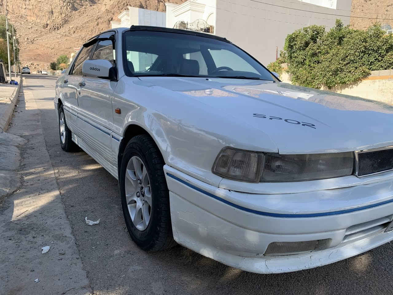 سەیارەكە هی خۆم نی یە  گەر موشتەری تەلەفۆن بۆ خاوەنەكەی بكە 
مستەربۆشی گڵاند جانتا مۆدیل ١٩٩١ ئاڕم پلاستیك سۆران مەكینە  ٦٣ ی (مەرغووب) گێر عادی گێر و مەكینە و ئاڕم و ئەولیات و بە شەرت  چوار جام كارەبایی و كۆنترۆل و قفڵ مەركەزییە سەیارەكە سەقفی بۆیاغی نی یە و هیچ دەعم و لێدراوی بە هیچ شوێنێكیەوە نی یە زۆر زۆر تووند و تۆڵە ماڵی دۆستە  هەر هەموو شتێكیش بە شەرتی وەستا 
ناونیشان ڕانیە
ژمارە موبایل /
***********
تكایە ئەگەر موشتەری تەلەفۆن بۆ خاوەنەكەی بكە
