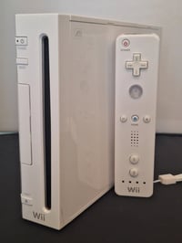 نينتندو ماعرفله والله هو مال العاب 😅كامل ملحقات  السعر 40الف 078062088...