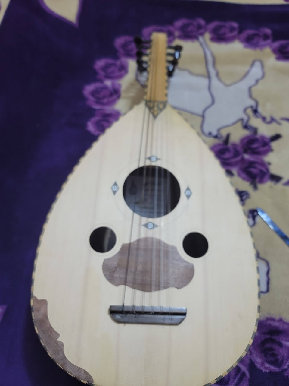 سلام عليكم عود فرابي خشب الضهر جوز وزان ولوجه سيدار العود صناعه 1921وياه جنطه اي ضرر مابي ماعده اوتاره قديمه صارهن سنتين بي سعره ١٩٠ مكاني بصره الي رايد العود هاذه الوات ساب مالي يتصل ويدلل ***********
