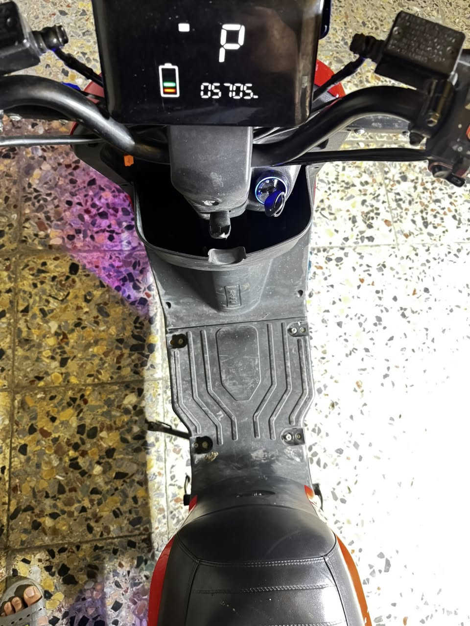 دراجة شحن R9 مديل 2024 خمس بطاريات دراجة نضيفة وتخبل المكتن الحرية السعر 375 وبيهة مجال الرقم ***********
