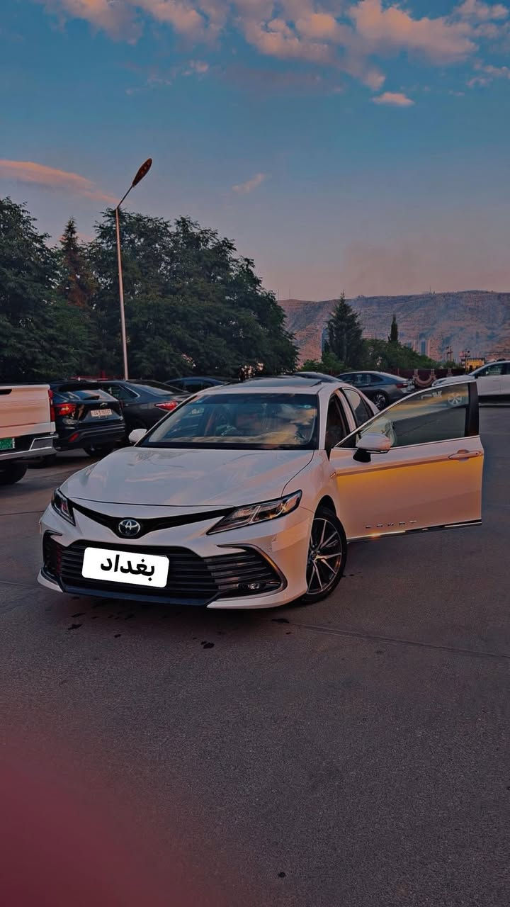 السلام عليكم 
تويوتا كامري هايبرد
وارد خليجي وكالة عبداللطيف عبدالجميل 
فئة GLE 
بصمة 
فتحة 
بردة خلفية 
اشاير مري 
مري شفط
داخل بيجي 
كشن كهرباء
قطعتين تبريد
ويل حجم 18
حساسات امامي خلفي
الفول مال خليجي
ماشية 44 الف
بسمي تحويل ثاني يوم
السيارة جديدة بوضع الشركة 
مكانها بغداد الدورة 
***********
السعر 235 وبيها مجال للشراي
