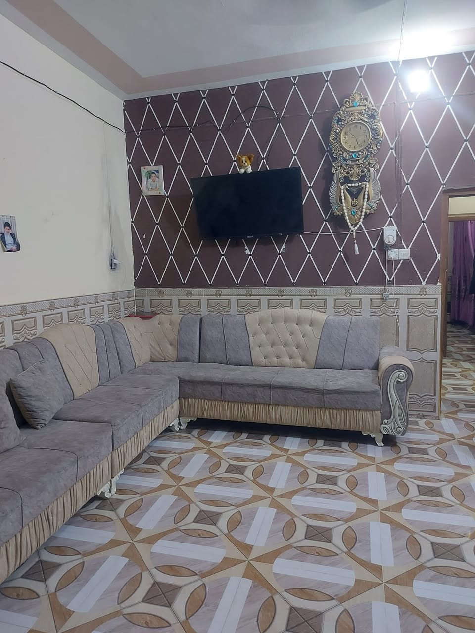 السلام عليكم بيت للبيع المساحه 150متر طابو زراعي سند 25 طابقين بناء حديث الموقع ناحيه كنعان الحميرات قرب شيخ فايز الحميري سعر خاص شراي بي خير ويدلل 
الرقم بي واتساب ***********
