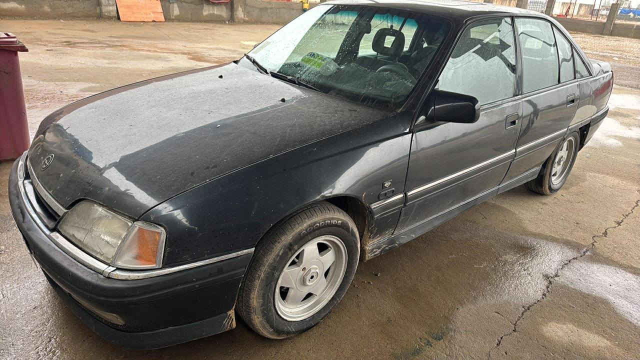 السلام عليكم اخوان من رخصةمدير الكروب اوبل اوميكا للبيع موديل 92 سياره كامله ومابيهة اي صبغ تشغل وتطلع كير عادي مكينه صدر امامي خلفي خير من الله يرادلهة ملاحظات بسيطه بسمي رقم انكليزي سنويه لل 2030 تحويل ثاني يوم السعر 36 وبيهة مجال للشراي متواجد حالياً بكركوك للمعلومات السياره بالصور ما غاسلهة الاتصال على *********** وبي وتساب
