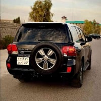 تۆیۆتا لاندکڕۆز 2009 رەنگی ڕەشی قەتران  مواسەفات قەتەری V6  سەیارەکە ب...