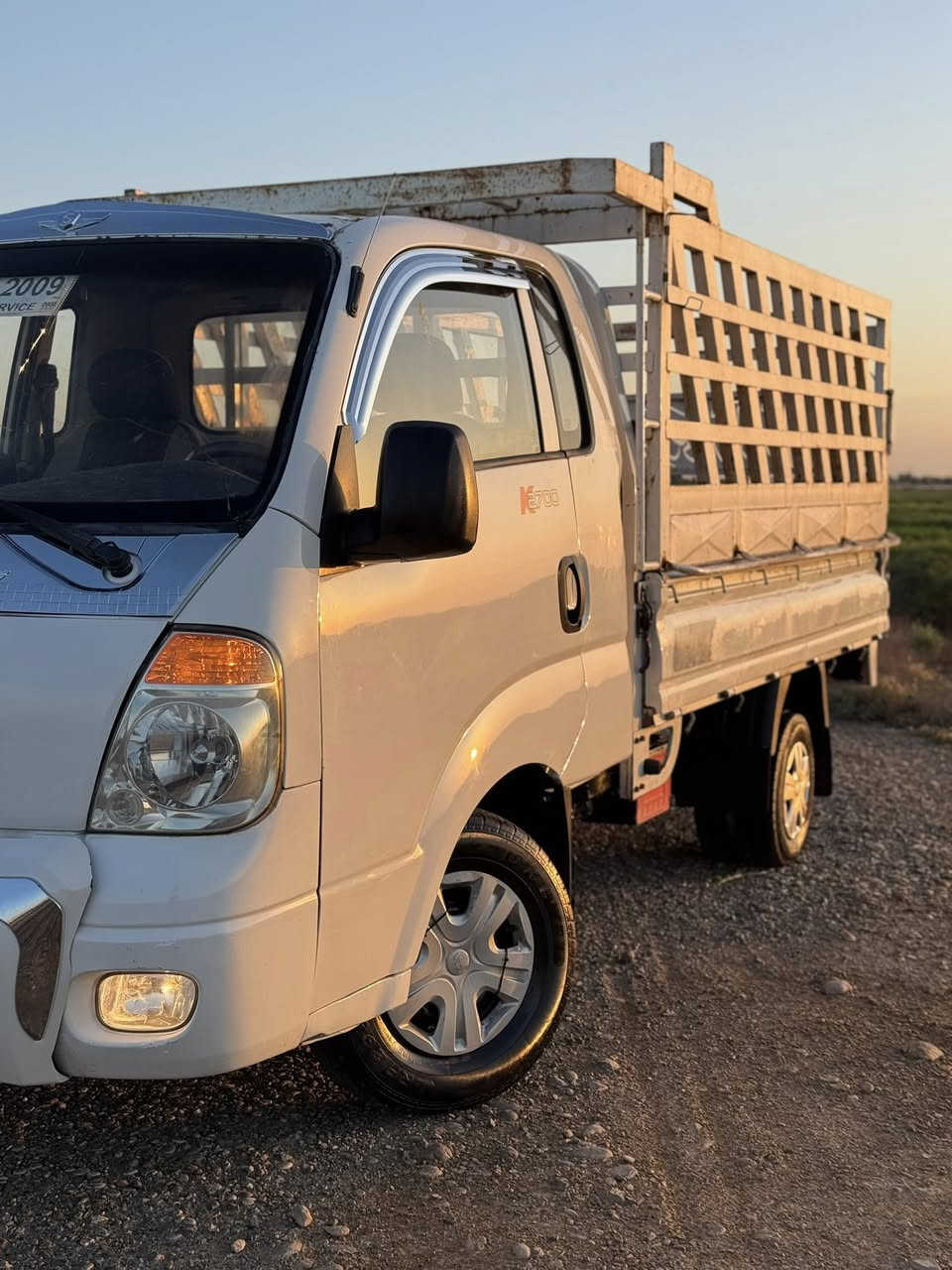 سلام عليكم كيا للبيع موديل 2009رقم بغداد نكليزي سنويه جديد هزه جديد شعار كمرك مكفوله من ضربه و كلبه فقط بابين مبدلات اثر زنجار القديمات موجوده و دوس مصلحات 
مكينه كير اكسل شاصي كله نضيف كهربائي كله شغال 
شرط تحويل ثاني يوم احولك مباشر 
مكاني ديالى بعقوبه سعرها 82 بيها مجال حك الحيه 
***********
