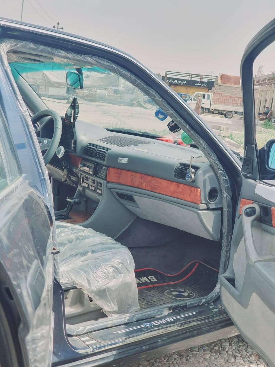 السلام عليكم شباب سياره بي ام حجم 735 للبيع تبريد مواصفات كل شيء شغال كهربائيات كلها شغاله مصبوغه فقط صبغ جماليه بدون ضربه ولا طخه سياره انضف من الصور شوف العين رجان التعاليق السلبيه ماله داعي))) السعر42)) بيه مجال شي قليل)) تبريد 2قطعتين معه صويج ////***********
