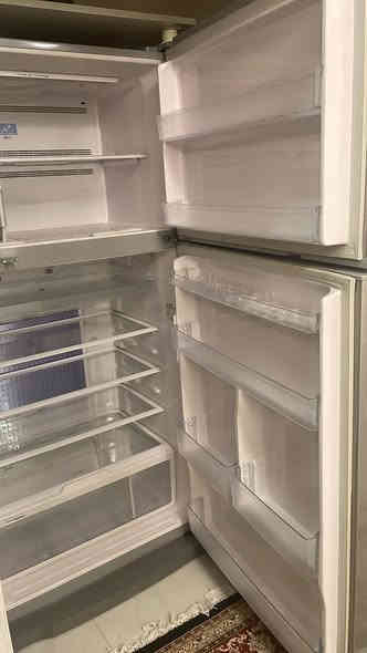 ثلاجة هيتاشي نظيفة وشغالة ١٠٠٪؜ للراغبين التواصل على الرقم ***********
